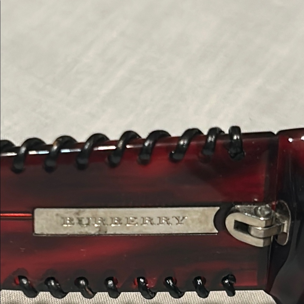 Burberry Stylish Sunglasses - Picture 7 of 11